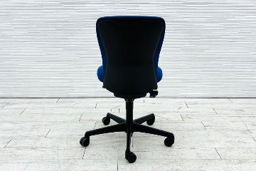 オカムラ スラートチェア 中古 sulato ローバック 肘無チェア 中古オフィス家具 中古オフィスチェア ミディアムブルーの画像