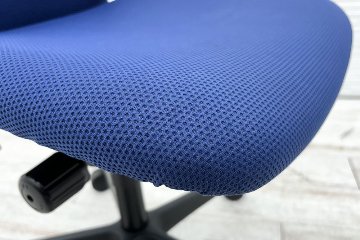 オカムラ スラートチェア 中古 sulato ローバック 肘無チェア 中古オフィス家具 中古オフィスチェア ミディアムブルーの画像