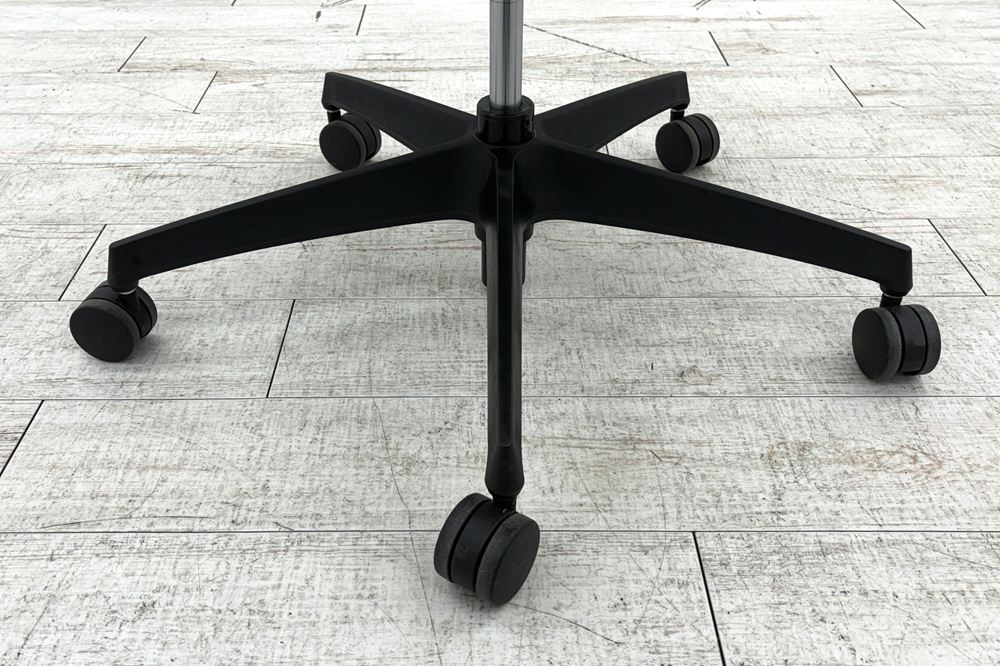 コクヨ デュオラチェア 中古 2018年製 KOKUYO Duora クッション 可動肘 中古オフィス家具 グリーンの画像
