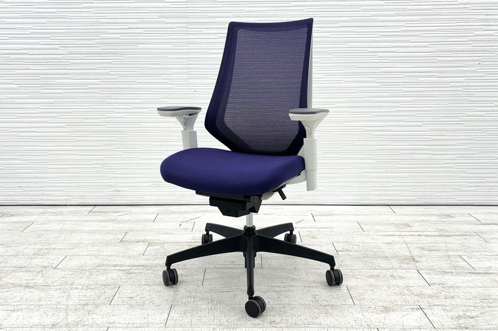 コクヨ デュオラチェア 中古 2018年製 KOKUYO Duora クッション 可動肘 中古オフィス家具 パープルの画像