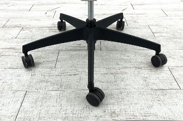コクヨ デュオラチェア 中古 2018年製 KOKUYO Duora クッション 可動肘 中古オフィス家具 パープルの画像