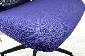 コクヨ デュオラチェア 中古 2018年製 KOKUYO Duora クッション 可動肘 中古オフィス家具 パープルの画像
