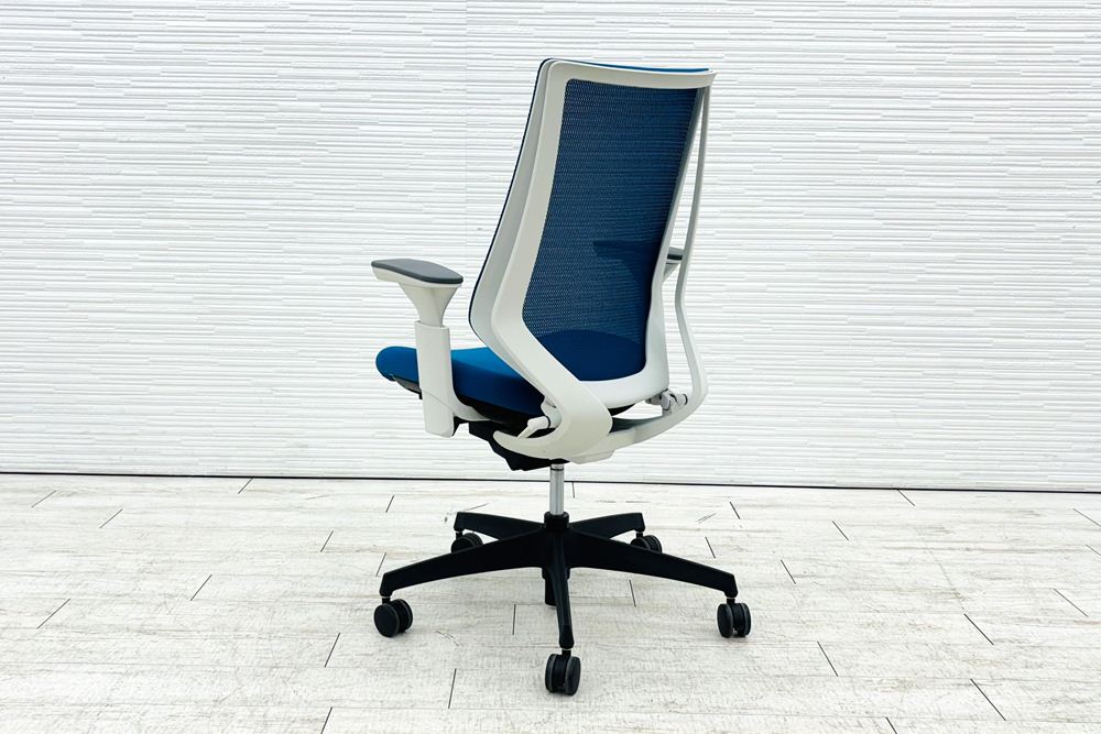 コクヨ デュオラチェア 中古 2018年製 KOKUYO Duora クッション 可動肘 中古オフィス家具 ブルーの画像