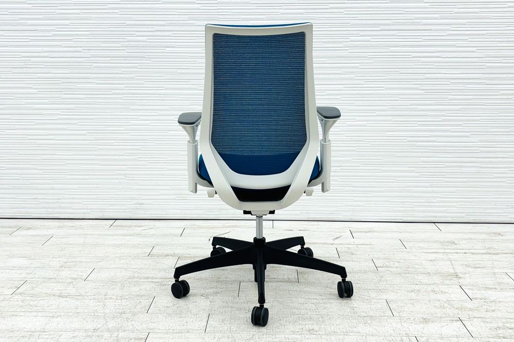 コクヨ デュオラチェア 中古 2018年製 KOKUYO Duora クッション 可動肘 中古オフィス家具 ブルーの画像