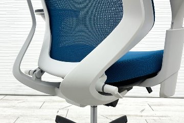 コクヨ デュオラチェア 中古 2018年製 KOKUYO Duora クッション 可動肘 中古オフィス家具 ブルーの画像