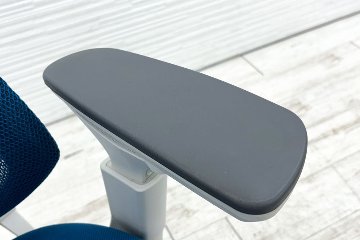 コクヨ デュオラチェア 中古 2018年製 KOKUYO Duora クッション 可動肘 中古オフィス家具 ブルーの画像