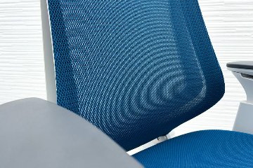 コクヨ デュオラチェア 中古 2018年製 KOKUYO Duora クッション 可動肘 中古オフィス家具 ブルーの画像