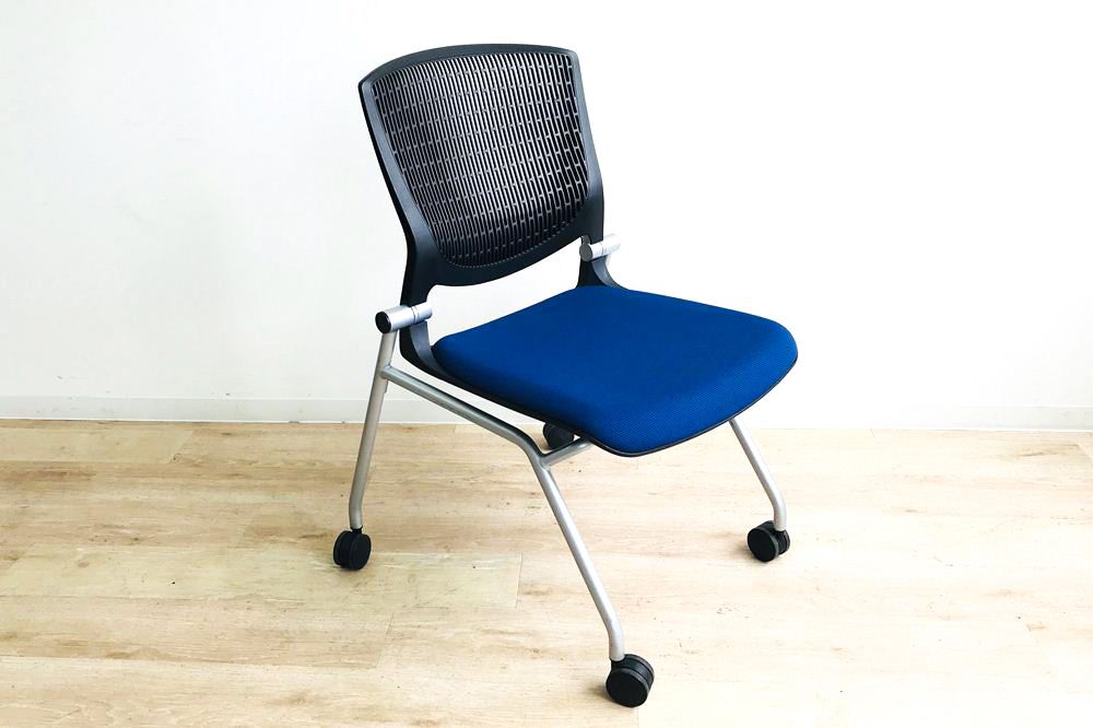 グラータチェア 中古 ミーティングチェア オカムラ 中古チェア 会議椅子 事務椅子 ブルー 肘無 中古オフィス家具 の画像