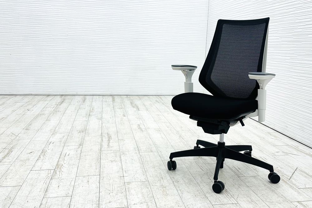 コクヨ デュオラチェア 中古 2018年製 KOKUYO Duora クッション 可動肘 中古オフィス家具 ブラックの画像