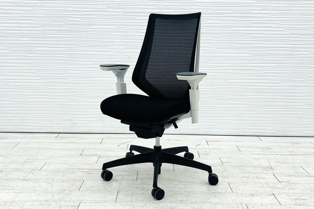 コクヨ デュオラチェア 中古 2018年製 KOKUYO Duora クッション 可動肘 中古オフィス家具 ブラックの画像