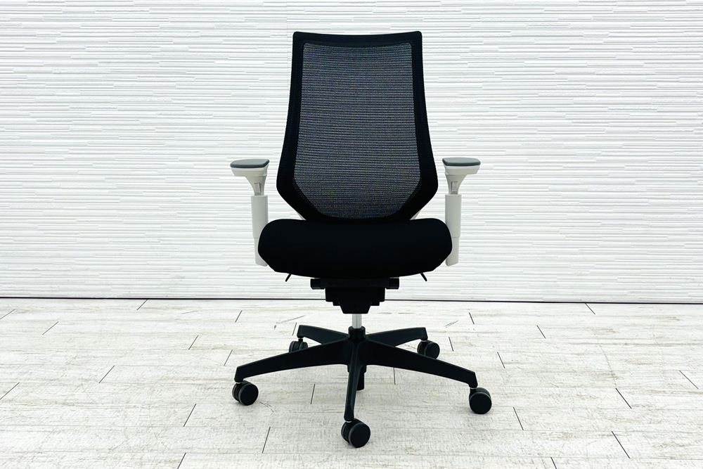 コクヨ デュオラチェア 中古 2018年製 KOKUYO Duora クッション 可動肘 中古オフィス家具 ブラックの画像