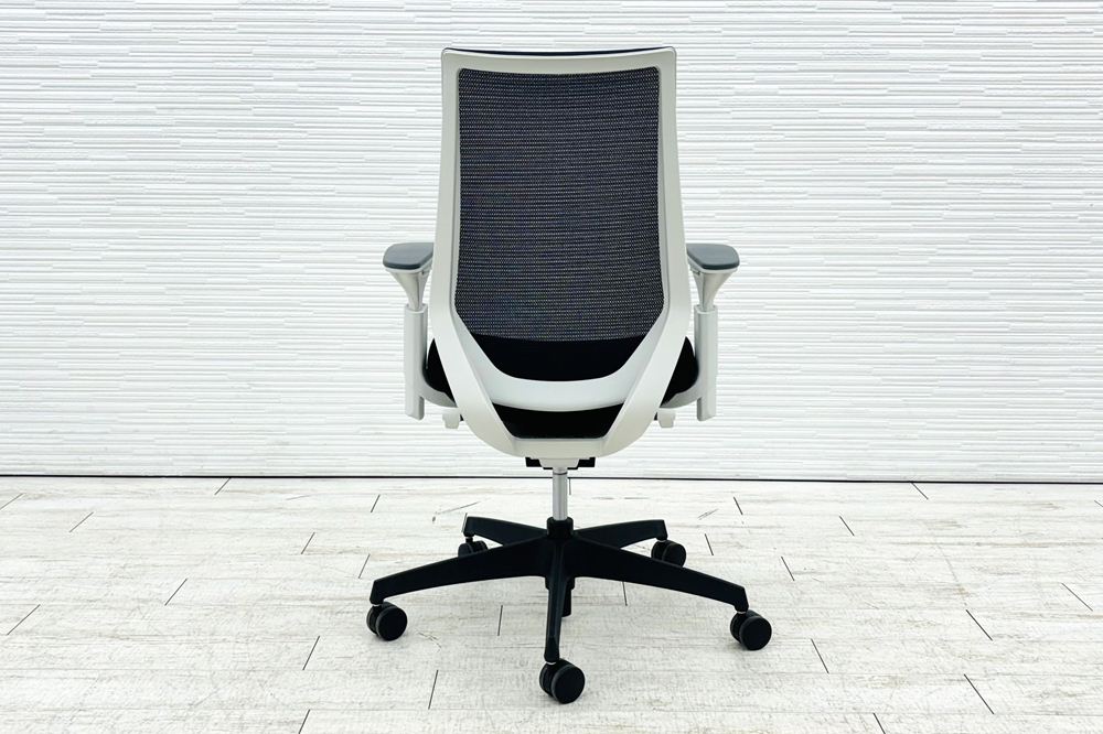 コクヨ デュオラチェア 中古 2018年製 KOKUYO Duora クッション 可動肘 中古オフィス家具 ブラックの画像