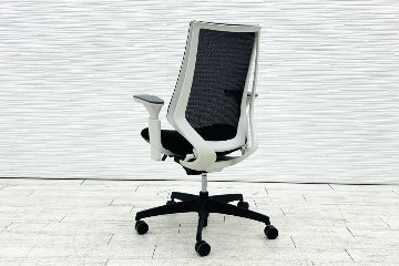 コクヨ デュオラチェア 中古 2018年製 KOKUYO Duora クッション 可動肘 中古オフィス家具 ブラックの画像
