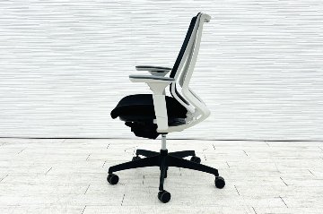 コクヨ デュオラチェア 中古 2018年製 KOKUYO Duora クッション 可動肘 中古オフィス家具 ブラックの画像