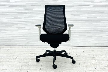 コクヨ デュオラチェア 中古 2018年製 KOKUYO Duora クッション 可動肘 中古オフィス家具 ブラックの画像