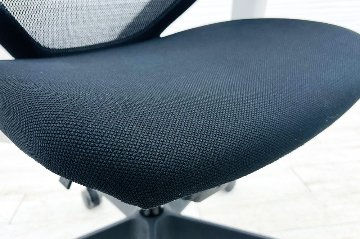 コクヨ デュオラチェア 中古 2018年製 KOKUYO Duora クッション 可動肘 中古オフィス家具 ブラックの画像
