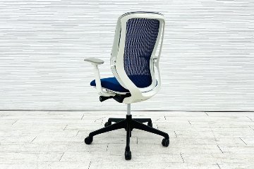 オカムラ シルフィーチェア 中古 2018年製 ハイバック 可動肘 OKAMURA Sylphy 中古オフィス家具 C685XW ミディアムブルーの画像