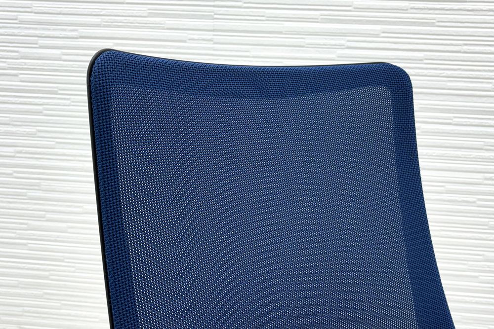 フルーエントチェア 2017年製 中古 オカムラ Fluent 中古オフィス家具 オフィスチェア クッション ハイバック 肘無 ミディアムブルーの画像