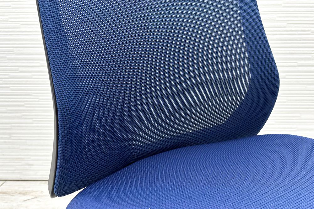 フルーエントチェア 2017年製 中古 オカムラ Fluent 中古オフィス家具 オフィスチェア クッション ハイバック 肘無 ミディアムブルーの画像