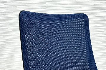 フルーエントチェア 2017年製 中古 オカムラ Fluent 中古オフィス家具 オフィスチェア クッション ハイバック 肘無 ミディアムブルーの画像