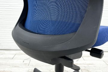 フルーエントチェア 2017年製 中古 オカムラ Fluent 中古オフィス家具 オフィスチェア クッション ハイバック 肘無 ミディアムブルーの画像