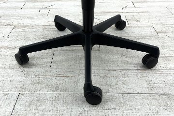 フルーエントチェア 2017年製 中古 オカムラ Fluent 中古オフィス家具 オフィスチェア クッション ハイバック 肘無 ミディアムブルーの画像