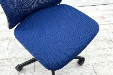 フルーエントチェア 2017年製 中古 オカムラ Fluent 中古オフィス家具 オフィスチェア クッション ハイバック 肘無 ミディアムブルーの画像