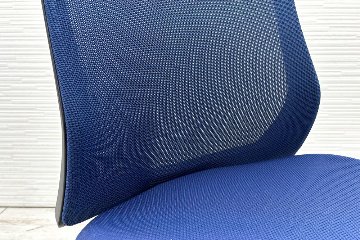 フルーエントチェア 2017年製 中古 オカムラ Fluent 中古オフィス家具 オフィスチェア クッション ハイバック 肘無 ミディアムブルーの画像
