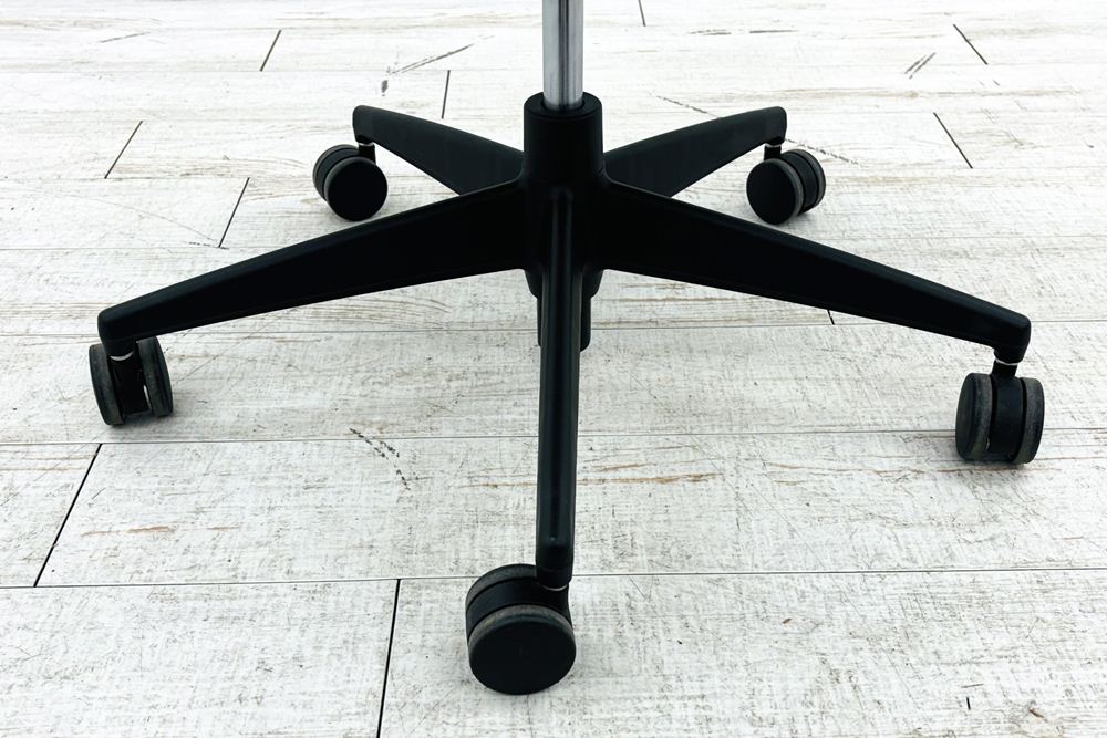 コクヨ シロッコチェア 中古 2017年製 Scirocco(シロッコ)シリーズ 可動肘 KOKUYO 中古オフィス家具 ブラックの画像