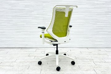 イトーキ エフチェア 2017年製 中古オフィスチェア クッション 可動肘 事務椅子 ITOKI 中古オフィス家具 KG-177JBH モスグリーンの画像