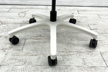 イトーキ エフチェア 2017年製 中古オフィスチェア クッション 可動肘 事務椅子 ITOKI 中古オフィス家具 KG-177JBH ネイビーブルーの画像