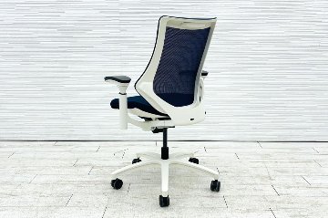 イトーキ エフチェア 2017年製 中古オフィスチェア クッション 可動肘 事務椅子 ITOKI 中古オフィス家具 KG-177JBH ネイビーブルーの画像
