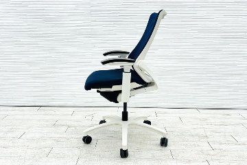 イトーキ エフチェア 2017年製 中古オフィスチェア クッション 可動肘 事務椅子 ITOKI 中古オフィス家具 KG-177JBH ネイビーブルーの画像