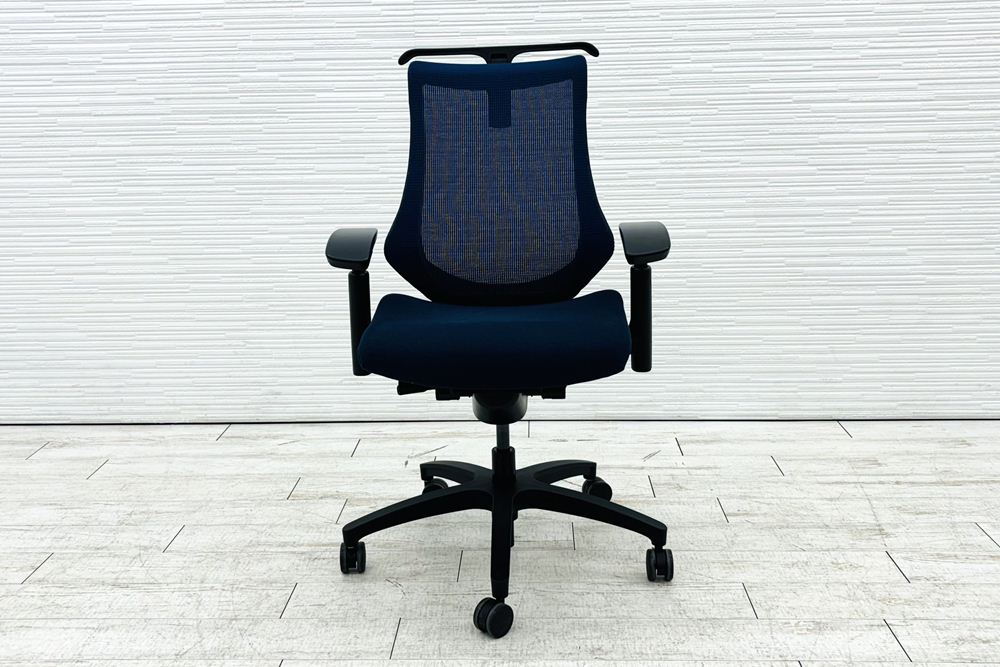 イトーキ エフチェア 2017年製 中古オフィスチェア クッション 可動肘 事務椅子 ITOKI 中古オフィス家具 ネイビーブルーの画像