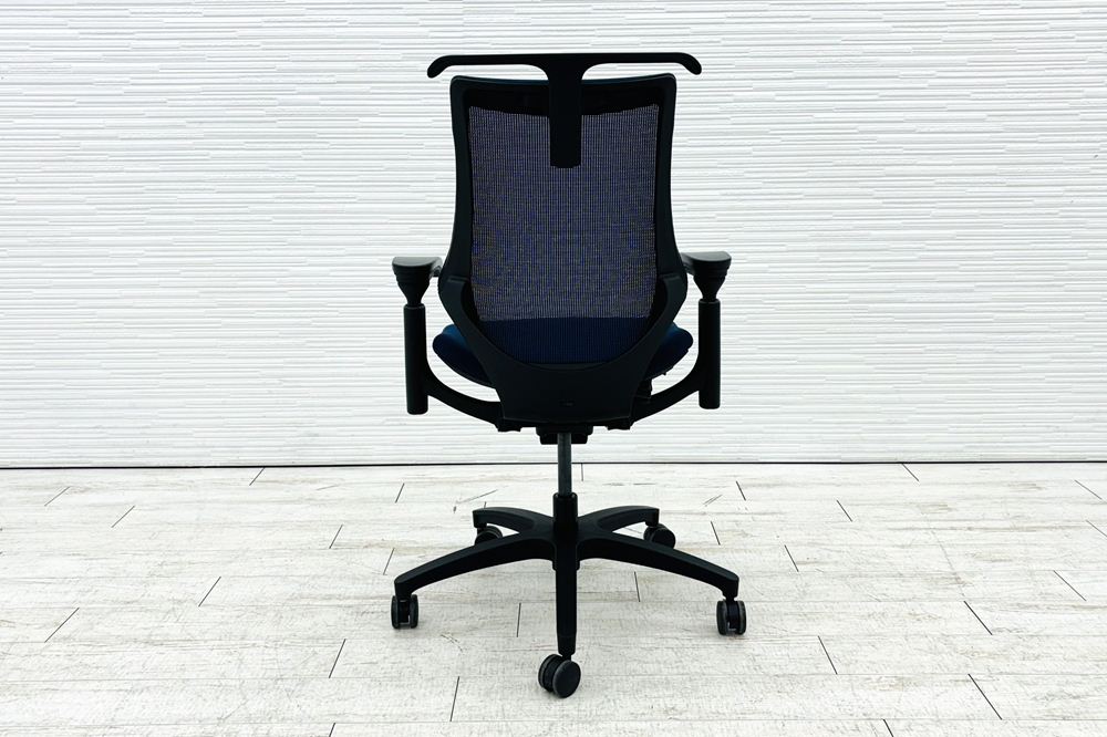 イトーキ エフチェア 2017年製 中古オフィスチェア クッション 可動肘 事務椅子 ITOKI 中古オフィス家具 ネイビーブルーの画像