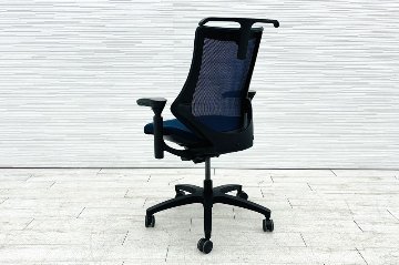 イトーキ エフチェア 2017年製 中古オフィスチェア クッション 可動肘 事務椅子 ITOKI 中古オフィス家具 ネイビーブルーの画像