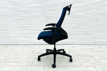 イトーキ エフチェア 2017年製 中古オフィスチェア クッション 可動肘 事務椅子 ITOKI 中古オフィス家具 ネイビーブルーの画像