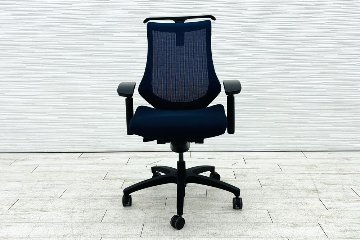イトーキ エフチェア 2017年製 中古オフィスチェア クッション 可動肘 事務椅子 ITOKI 中古オフィス家具 ネイビーブルーの画像