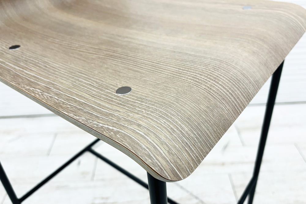 オカムラ スイープチェア 中古 sweep ミーティングチェア ハイチェア 中古オフィス家具 カフェチェア 多目的チェア L409BR-MW71 チョークドエルムの画像