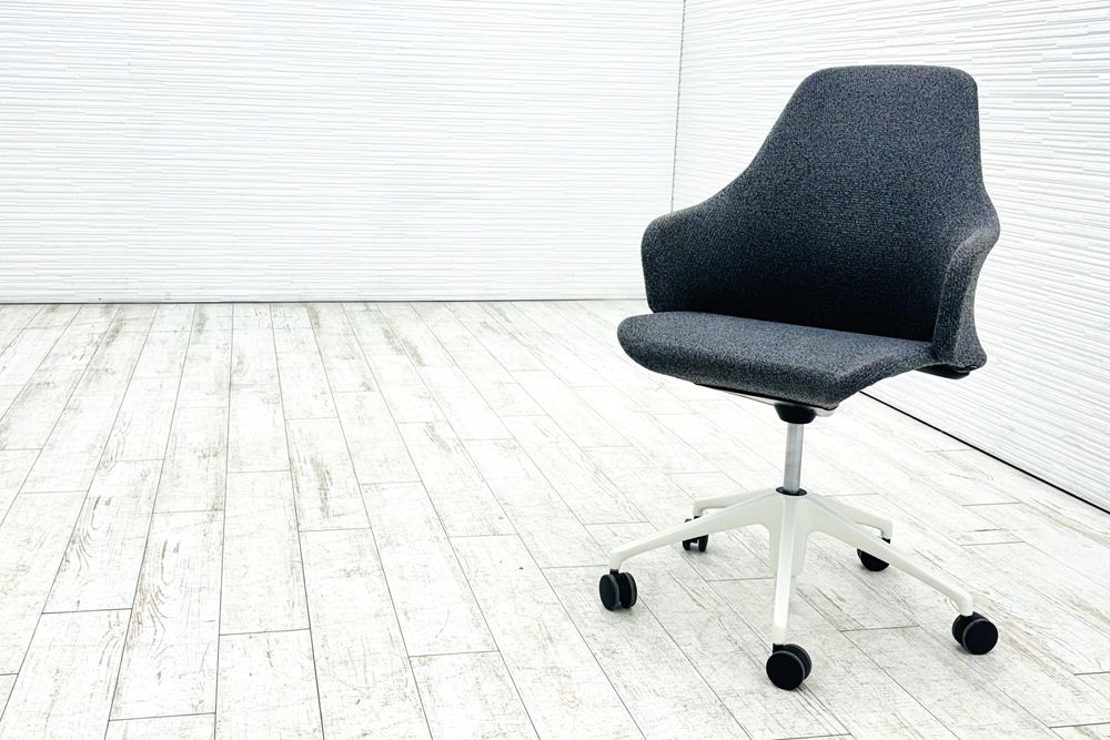 オカムラ emolto(エモルト)シリーズ 中古 ミーティングチェア 多目的チェア L434RW-FZW1 中古オフィス家具の画像