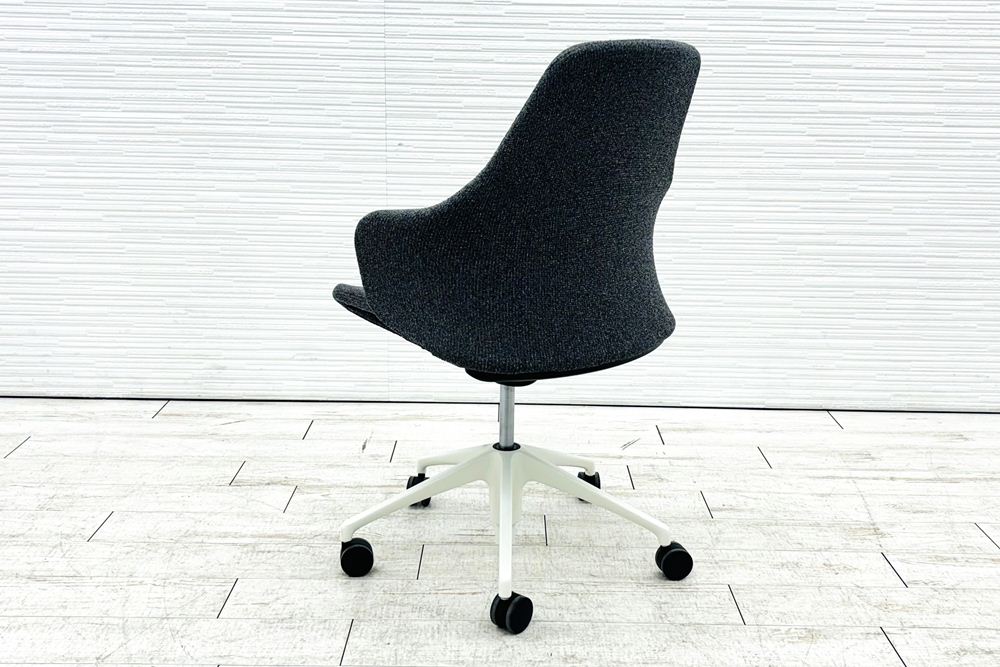 オカムラ emolto(エモルト)シリーズ 中古 ミーティングチェア 多目的チェア L434RW-FZW1 中古オフィス家具の画像