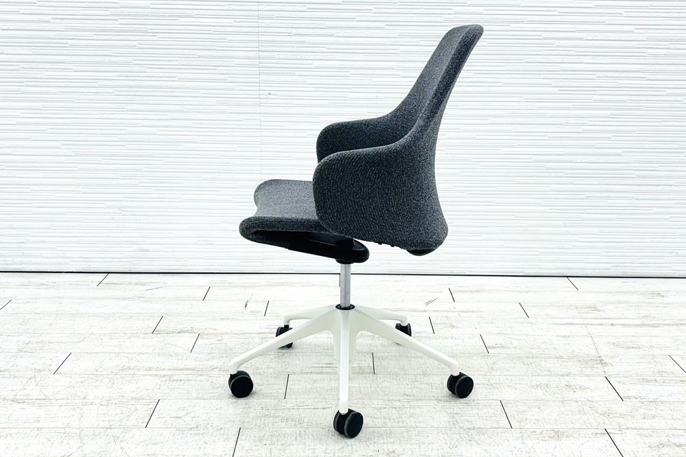 オカムラ emolto(エモルト)シリーズ 中古 ミーティングチェア 多目的チェア L434RW-FZW1 中古オフィス家具の画像