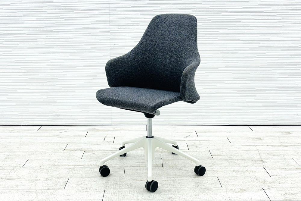 オカムラ emolto(エモルト)シリーズ 中古 ミーティングチェア 多目的チェア L434RW-FZW1 中古オフィス家具の画像