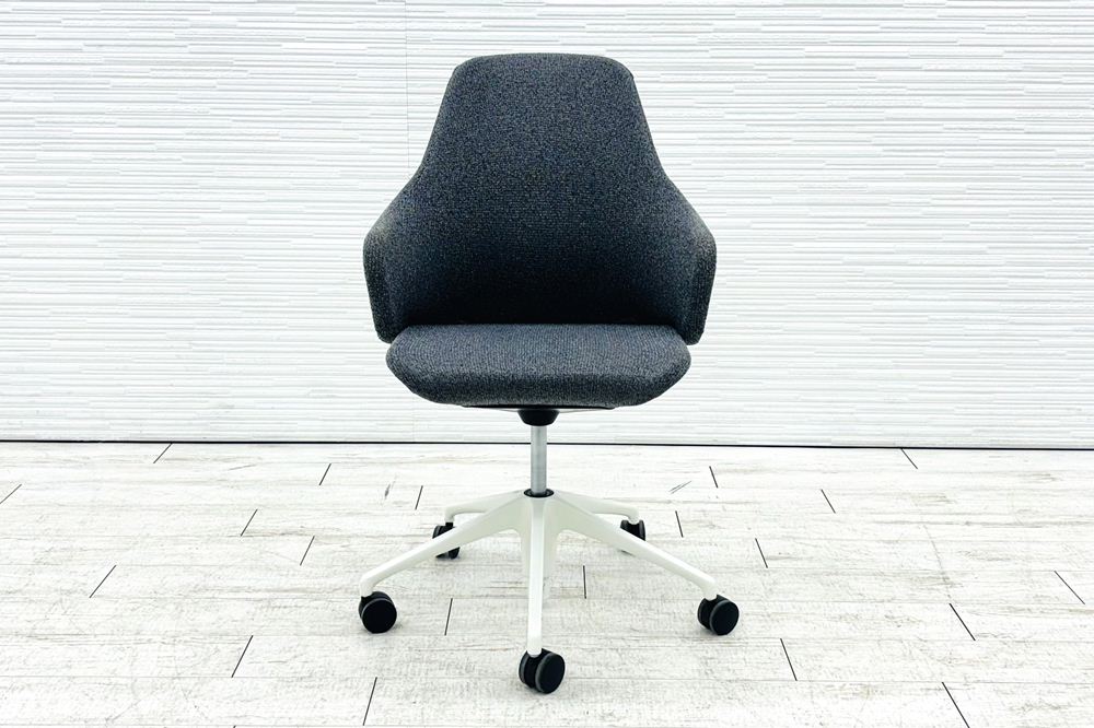 オカムラ emolto(エモルト)シリーズ 中古 ミーティングチェア 多目的チェア L434RW-FZW1 中古オフィス家具の画像