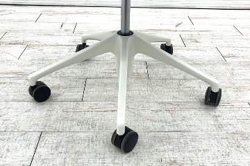 オカムラ emolto(エモルト)シリーズ 中古 ミーティングチェア 多目的チェア L434RW-FZW1 中古オフィス家具の画像