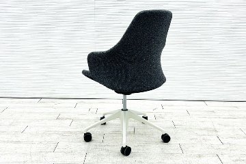 オカムラ emolto(エモルト)シリーズ 中古 ミーティングチェア 多目的チェア L434RW-FZW1 中古オフィス家具の画像