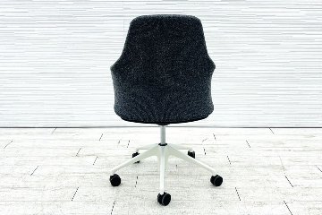 オカムラ emolto(エモルト)シリーズ 中古 ミーティングチェア 多目的チェア L434RW-FZW1 中古オフィス家具の画像