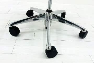 サブリナチェア 中古 オカムラ Sabrina ハイバック 肘無 中古オフィス家具 事務椅子 オフィスチェア ダークブルーの画像