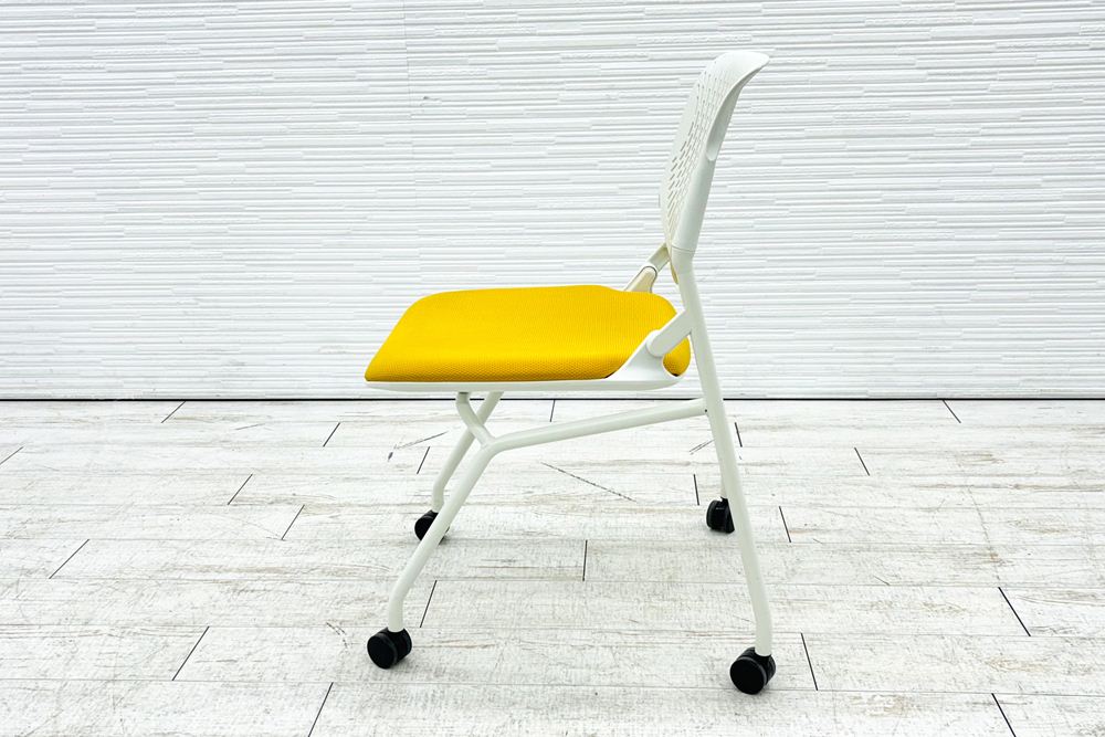ルナチェア オカムラ 中古 ミーティングチェア ネスティングチェア 会議椅子 中古オフィス家具 81S1AY イエローの画像