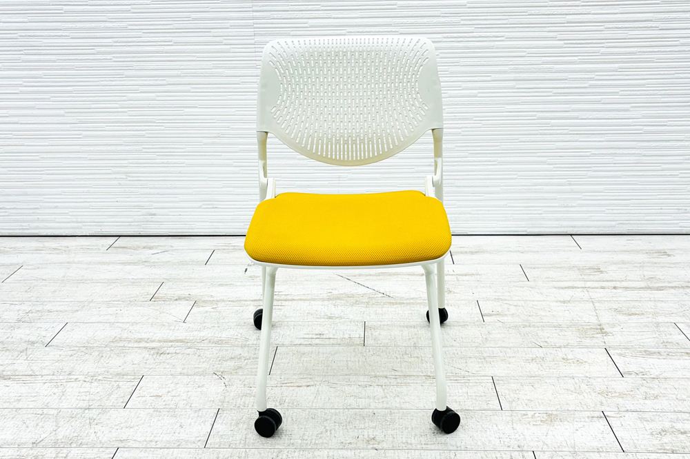 ルナチェア オカムラ 中古 ミーティングチェア ネスティングチェア 会議椅子 中古オフィス家具 81S1AY イエローの画像